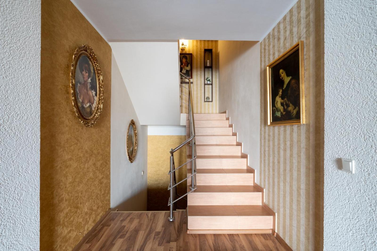 Farawayhomes Aparthotel Near Vienna Airport - Anytime Self Check-In Bruck an der Leitha Buitenkant foto