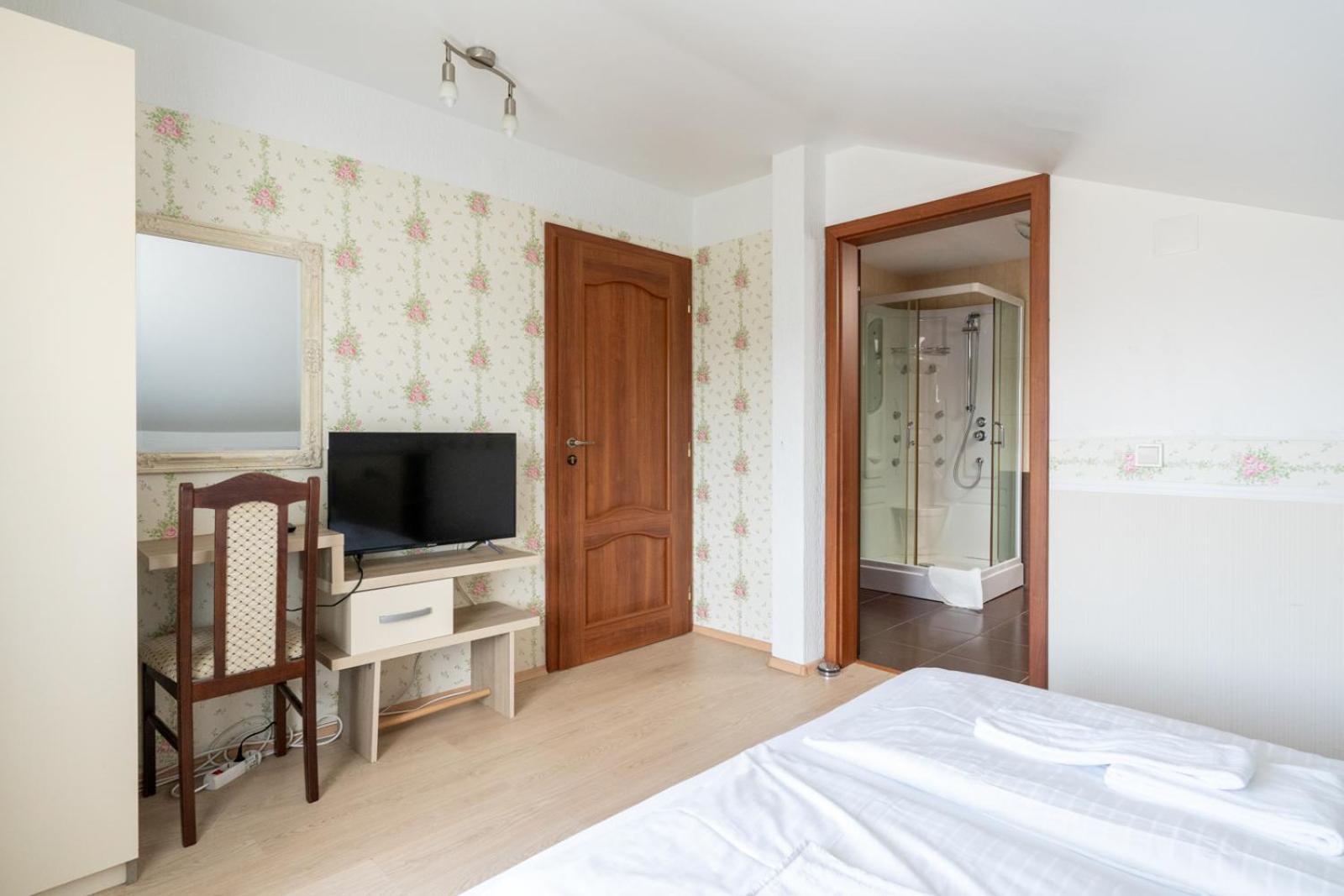 Farawayhomes Aparthotel Near Vienna Airport - Anytime Self Check-In Bruck an der Leitha Buitenkant foto