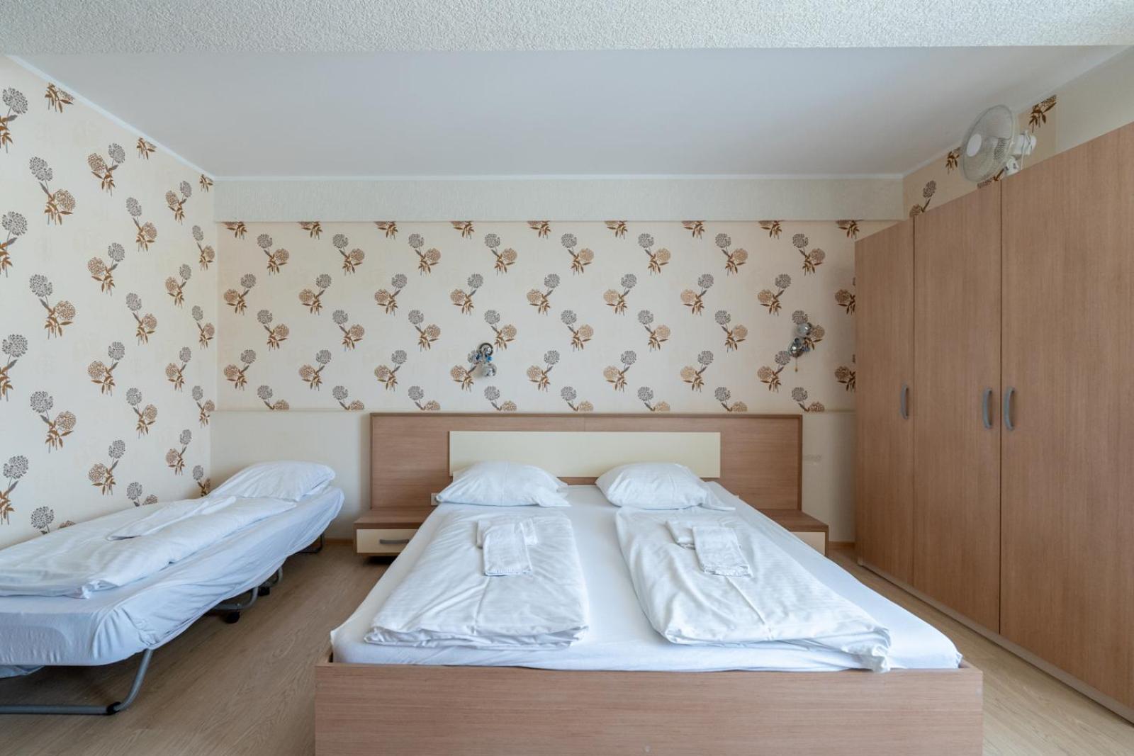 Farawayhomes Aparthotel Near Vienna Airport - Anytime Self Check-In Bruck an der Leitha Buitenkant foto